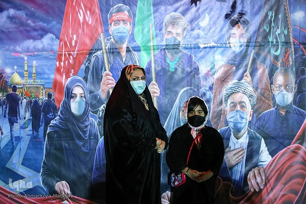 جاماندگان اربعین حسینی در حرم حضرت شاهچراغ‌(ع) در شیراز