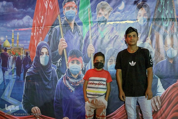 جاماندگان اربعین حسینی در حرم حضرت شاهچراغ‌(ع) در شیراز