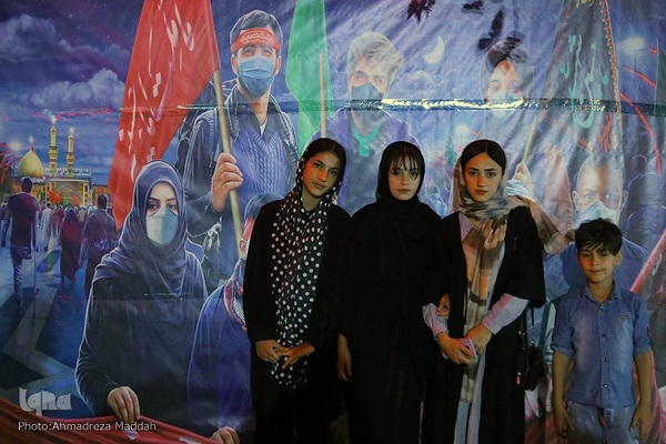 جاماندگان اربعین حسینی در حرم حضرت شاهچراغ‌(ع) در شیراز