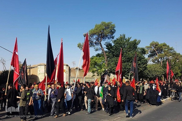 آیین پیاده‌روی جاماندگان اربعین حسینی در شیراز