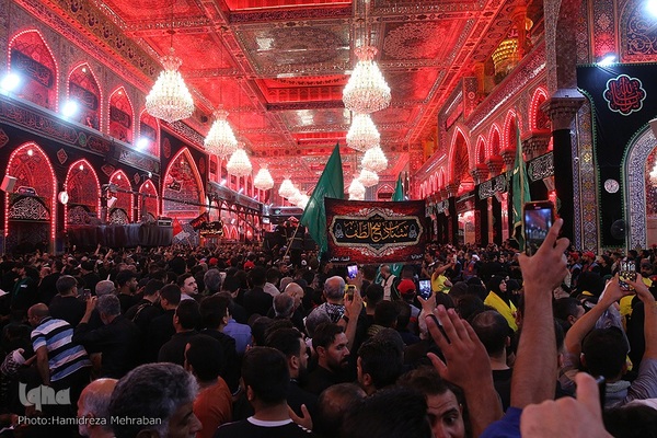 حرم مطهرحضرت اباعبدالله الحسین‌(ع) در روز اربعین