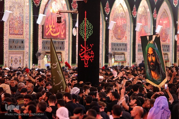 حرم مطهر و نورانی حضرت اباعبدالله الحسین‌(ع) در روز اربعین