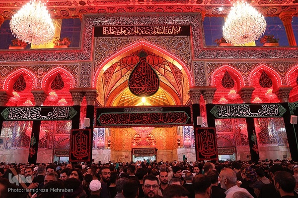 حرم مطهر و نورانی حضرت اباعبدالله الحسین‌(ع) در روز اربعین