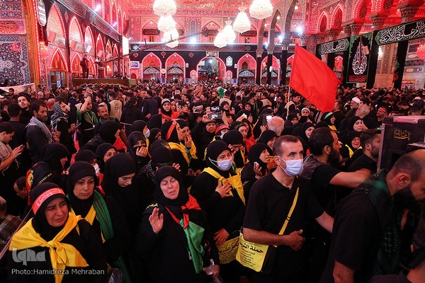 حرم مطهر و نورانی حضرت اباعبدالله الحسین‌(ع) در روز اربعین