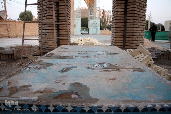 آرامگاه مرحوم آذریزدی پدر ادبیات کودک و نوجوان ایران در یزد