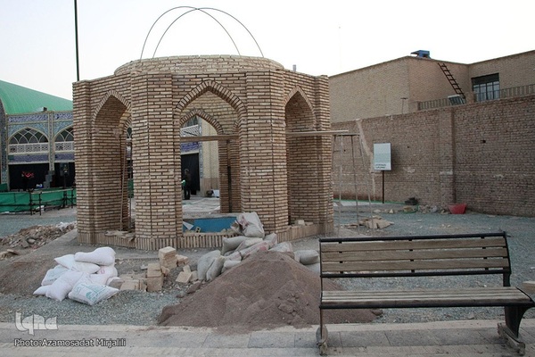 آرامگاه مرحوم آذریزدی پدر ادبیات کودک و نوجوان ایران در یزد