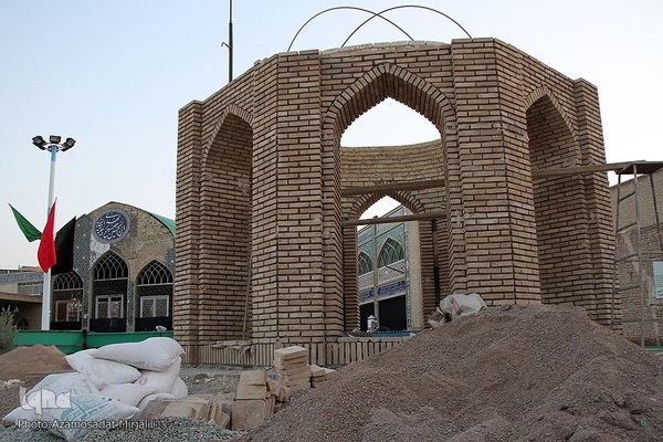 آرامگاه مرحوم آذریزدی پدر ادبیات کودک و نوجوان ایران در یزد