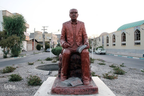 آرامگاه مرحوم آذریزدی پدر ادبیات کودک و نوجوان ایران در یزد