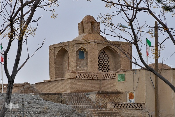 آرامگاه ابن حسام خوسفی، در شهر خوسف خراسان جنوبی