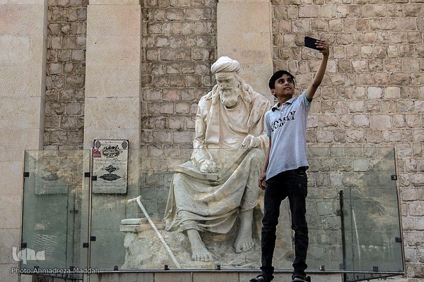 آرامگاه خواجوی کرمانی، خلاق المعانی شعر ایران