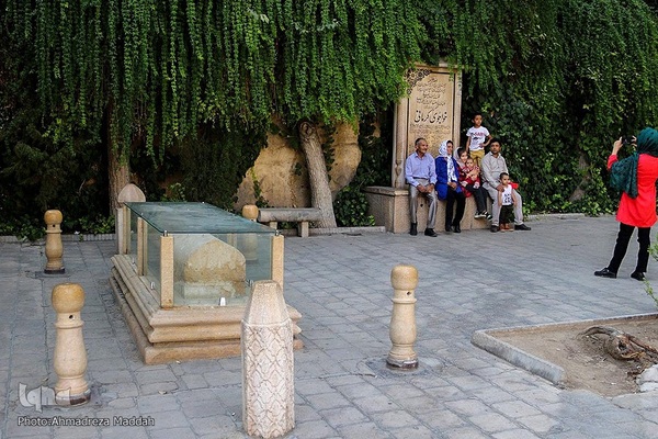 آرامگاه خواجوی کرمانی، خلاق المعانی شعر ایران