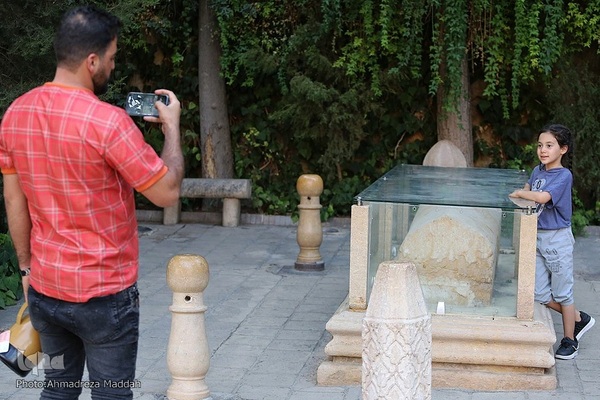 آرامگاه خواجوی کرمانی، خلاق المعانی شعر ایران