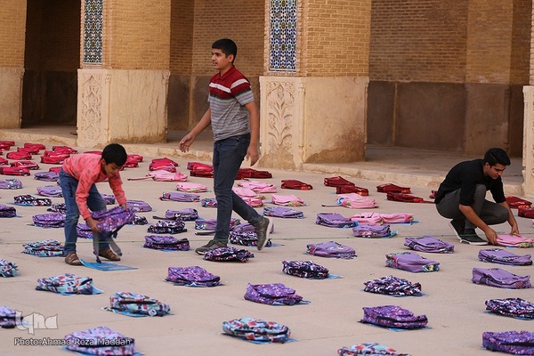 آیین توزیع ۱۵۰۰۰ نوشت افزار به دانش آموزان نیازمند فارس‎‎