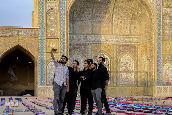 آیین توزیع ۱۵۰۰۰ نوشت افزار به دانش آموزان نیازمند فارس‎‎