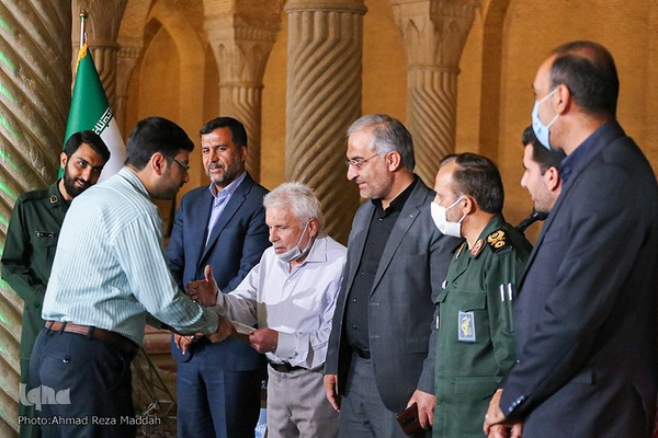 آیین توزیع ۱۵۰۰۰ نوشت افزار به دانش آموزان نیازمند فارس‎‎