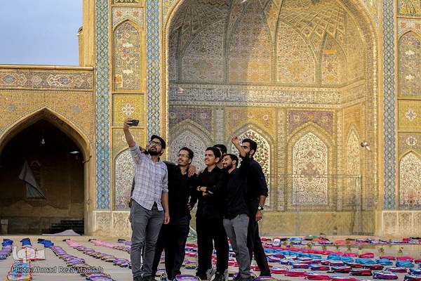 آیین توزیع ۱۵۰۰۰نوشت افزار میان دانش‌آموزان بی‌بضاعت فارس