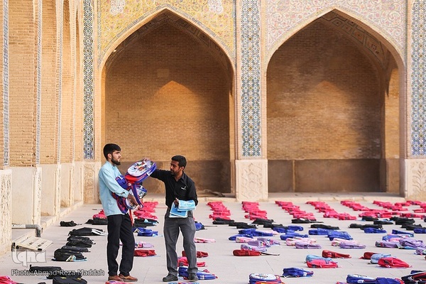 آیین توزیع ۱۵۰۰۰نوشت افزار میان دانش‌آموزان بی‌بضاعت فارس