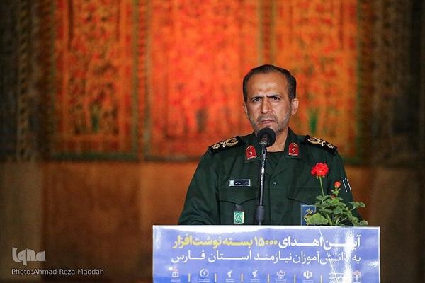 آیین توزیع ۱۵۰۰۰نوشت افزار میان دانش‌آموزان بی‌بضاعت فارس