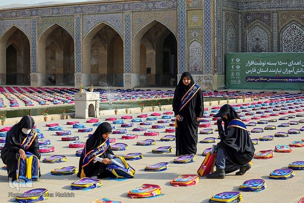 آیین توزیع ۱۵۰۰۰نوشت افزار میان دانش‌آموزان بی‌بضاعت فارس