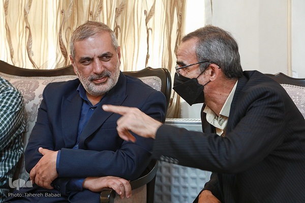 دیدار جامعه قرآنی با خانواده شهیدان سخاوتی