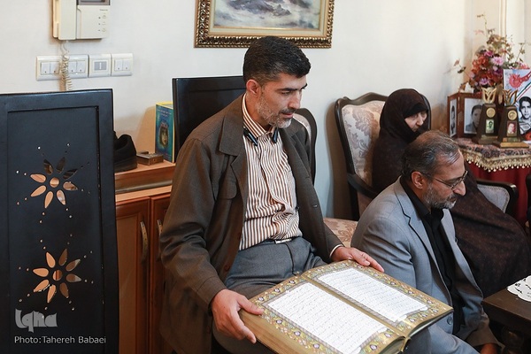 دیدار جامعه قرآنی با خانواده شهیدان سخاوتی