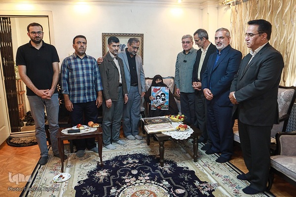 دیدار جامعه قرآنی با خانواده شهیدان سخاوتی