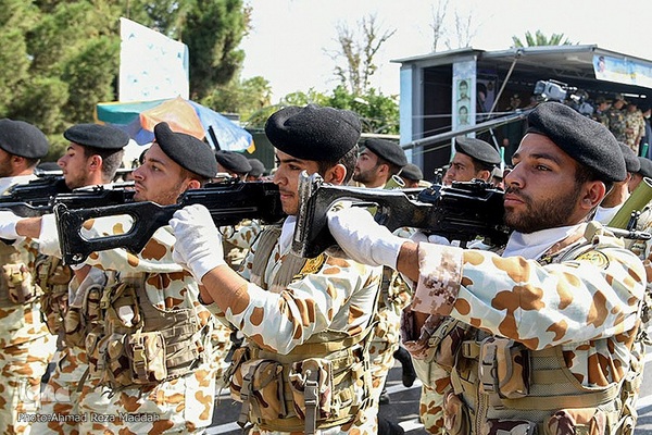 رژه نیروهای مسلح در شیراز