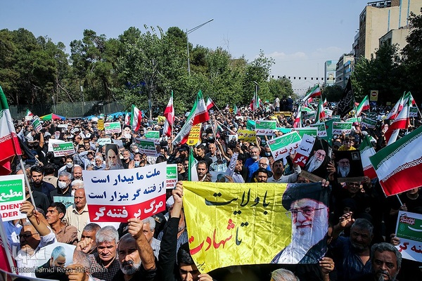 راهپیمایی مردم تهران در اعتراض به اغتشاشات اخیر