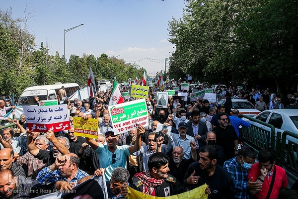 راهپیمایی مردم تهران در اعتراض به اغتشاشات اخیر
