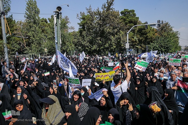 راهپیمایی مردم تهران در اعتراض به اغتشاشات اخیر
