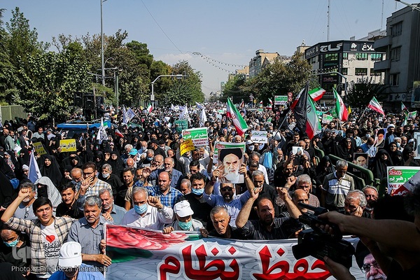 راهپیمایی مردم تهران در اعتراض به اغتشاشات اخیر