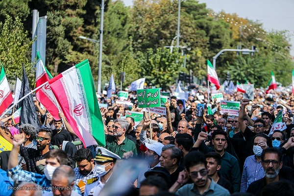 راهپیمایی مردم تهران در اعتراض به اغتشاشات اخیر