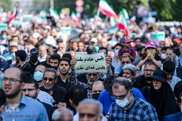 راهپیمایی مردم تهران در اعتراض به اغتشاشات اخیر