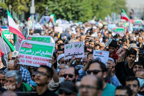 راهپیمایی مردم تهران در اعتراض به اغتشاشات اخیر