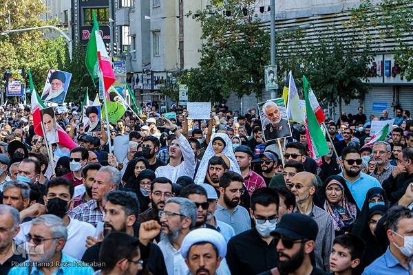 راهپیمایی مردم تهران در اعتراض به اغتشاشات اخیر