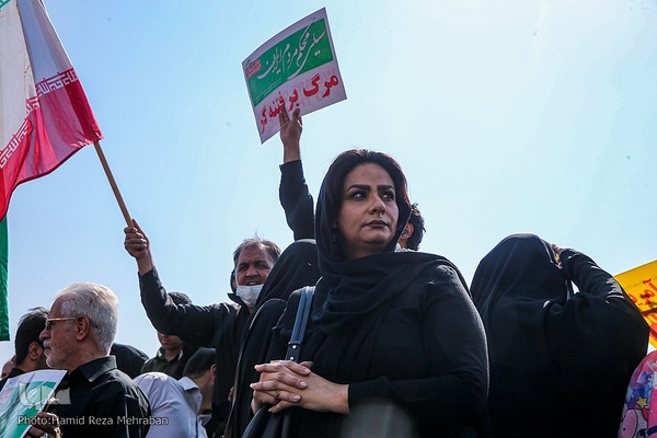 راهپیمایی مردم تهران در اعتراض به اغتشاشات اخیر