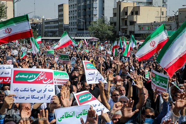 راهپیمایی مردم تهران در اعتراض به اغتشاشات اخیر
