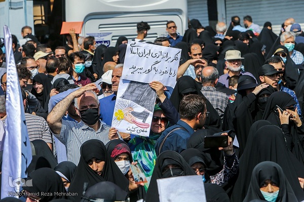 راهپیمایی مردم تهران در اعتراض به اغتشاشات اخیر