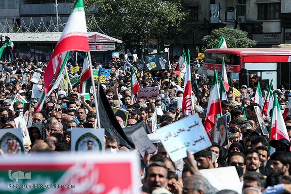 راهپیمایی مردم تهران در اعتراض به اغتشاشات اخیر