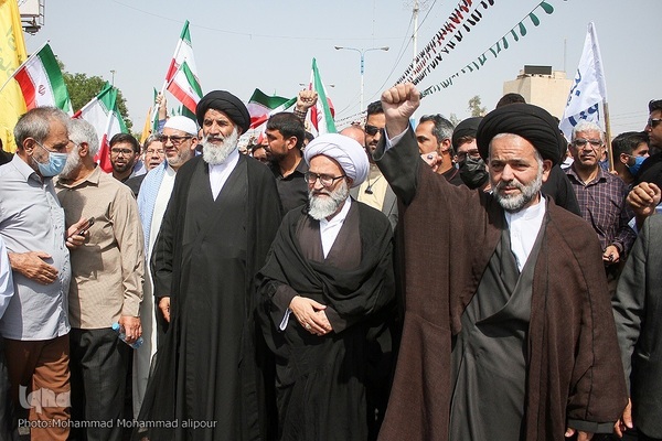 تظاهرات نمازگزاران اهوازی در محکومیت اغتشاشات اخیر