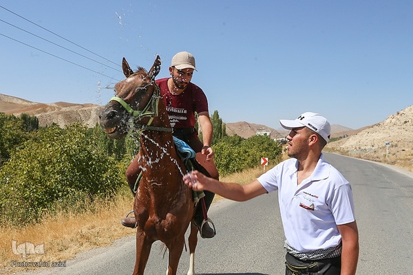 سوارکاران خراسان شمالی در راه مشهد