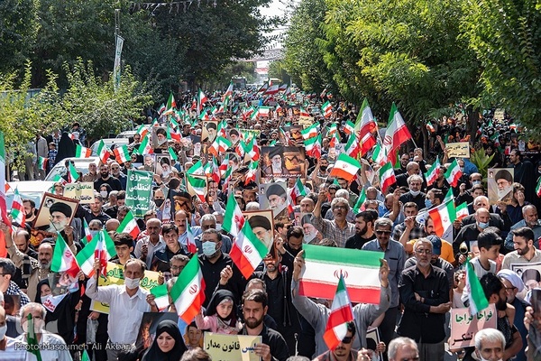 خروش مردم ولایت‌مدار کرج در دفاع از ولایت و مقدسات