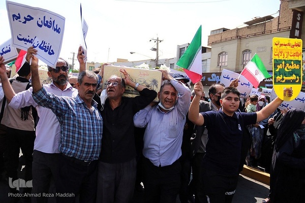 خروش مردم ولایت‌مدار شیراز در دفاع از ولایت و مقدسات