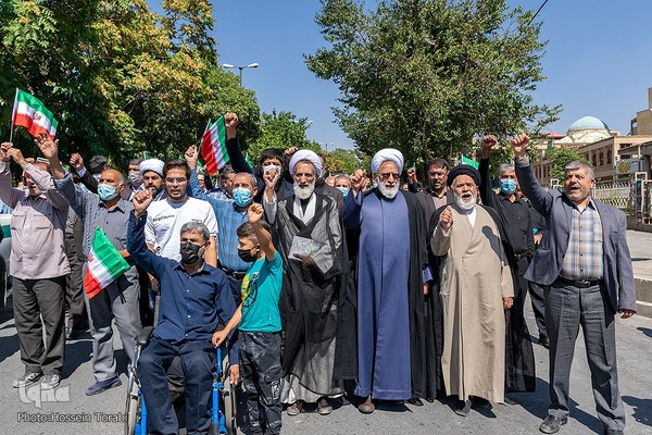 راهپیمایی مردم شهرکرد در محکومیت اغتشاشات اخیر