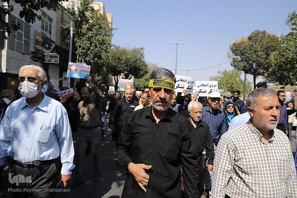 راهپیمایی مردم اصفهان در محکومیت اغتشاشات و توهین به مقدسات