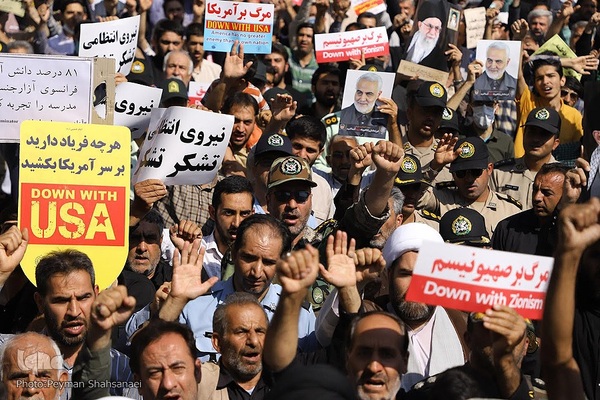 راهپیمایی مردم اصفهان در محکومیت اغتشاشات و توهین به مقدسات