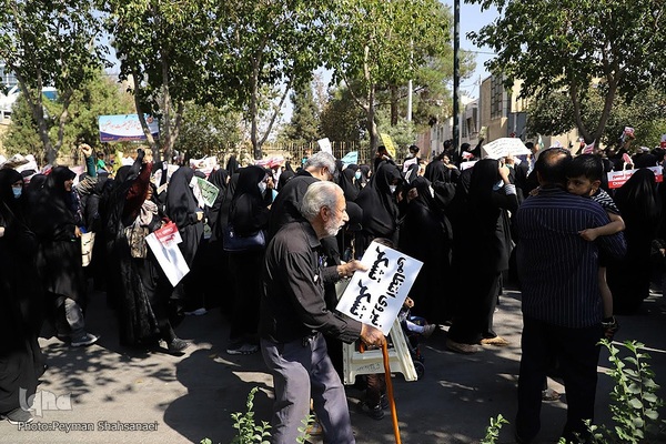 راهپیمایی مردم اصفهان در محکومیت اغتشاشات و توهین به مقدسات