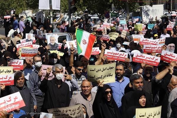 راهپیمایی مردم اصفهان در محکومیت اغتشاشات و توهین به مقدسات