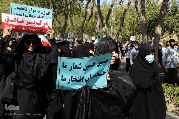 راهپیمایی مردم اصفهان در محکومیت اغتشاشات و توهین به مقدسات