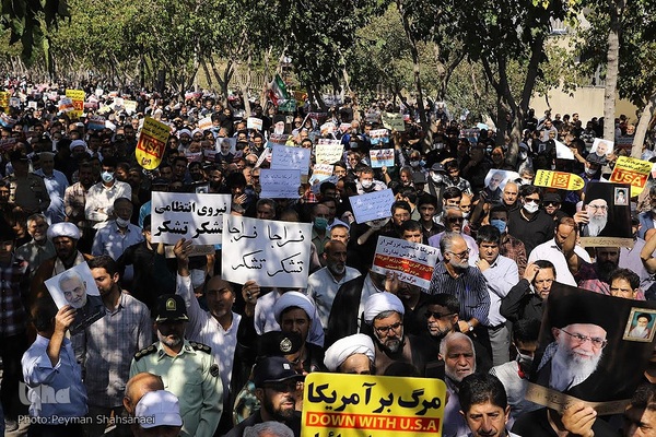 راهپیمایی مردم اصفهان در محکومیت اغتشاشات و توهین به مقدسات